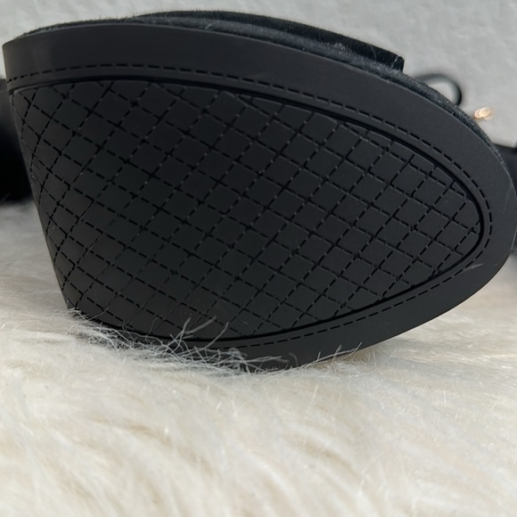 Jessica Simpson Brand New Velvet Platforms - Picture 7 of 9